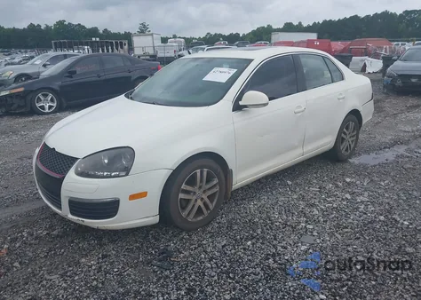 2006 Volkswagen Jetta 2.5 z USA, uszkodzony, nr VIN 3VWDF81K86M657548